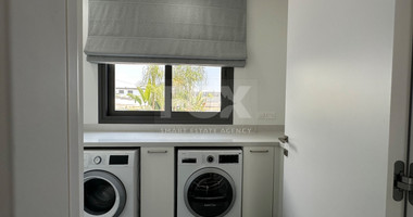 Luxury furnished four bedroom Detached Bungalow with landscaped gardens and large swimming pool for rent in Pareklissia