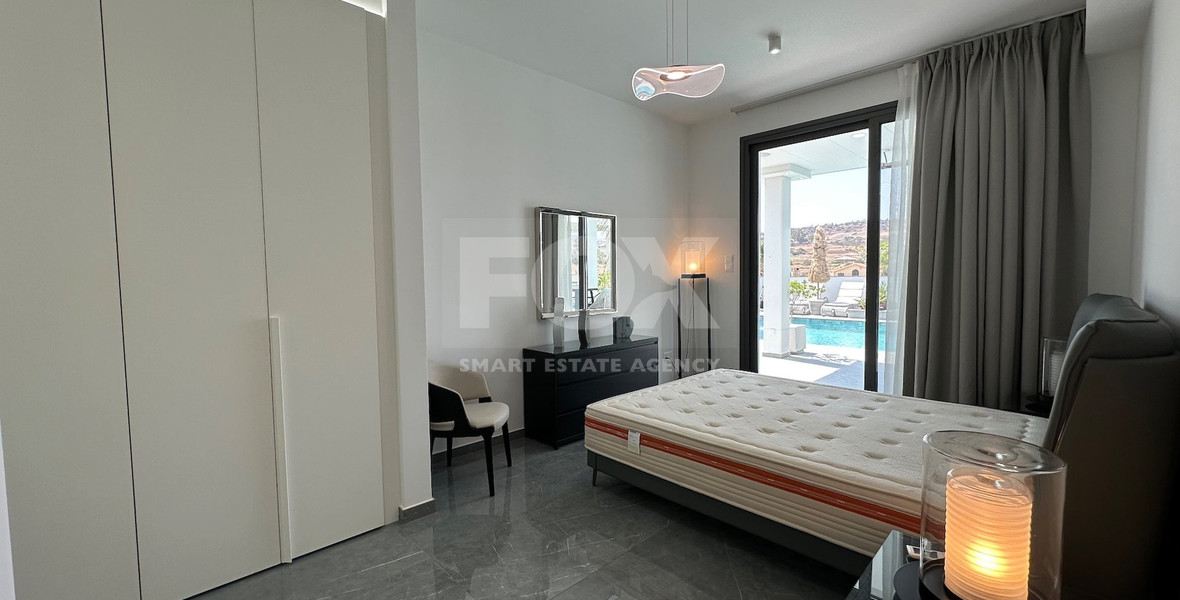 Luxury furnished four bedroom Detached Bungalow with landscaped gardens and large swimming pool for rent in Pareklissia