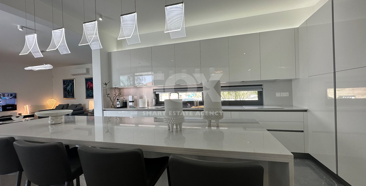 Luxury furnished four bedroom Detached Bungalow with landscaped gardens and large swimming pool for rent in Pareklissia