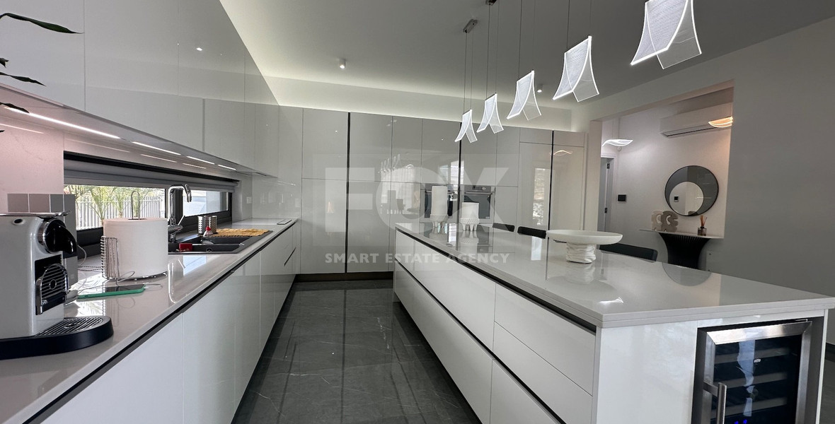 Luxury furnished four bedroom Detached Bungalow with landscaped gardens and large swimming pool for rent in Pareklissia