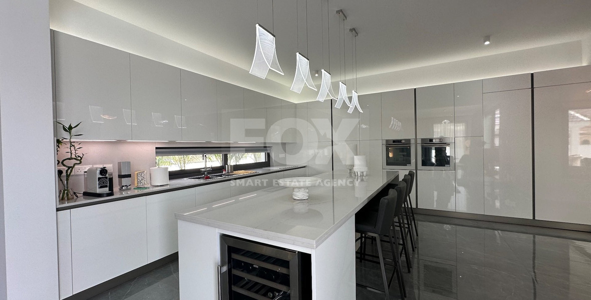 Luxury furnished four bedroom Detached Bungalow with landscaped gardens and large swimming pool for rent in Pareklissia