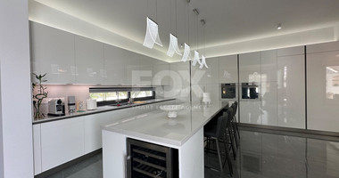 Luxury furnished four bedroom Detached Bungalow with landscaped gardens and large swimming pool for rent in Pareklissia