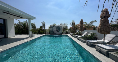 Luxury furnished four bedroom Detached Bungalow with landscaped gardens and large swimming pool for rent in Pareklissia
