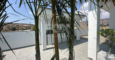 Luxury furnished four bedroom Detached Bungalow with landscaped gardens and large swimming pool for rent in Pareklissia