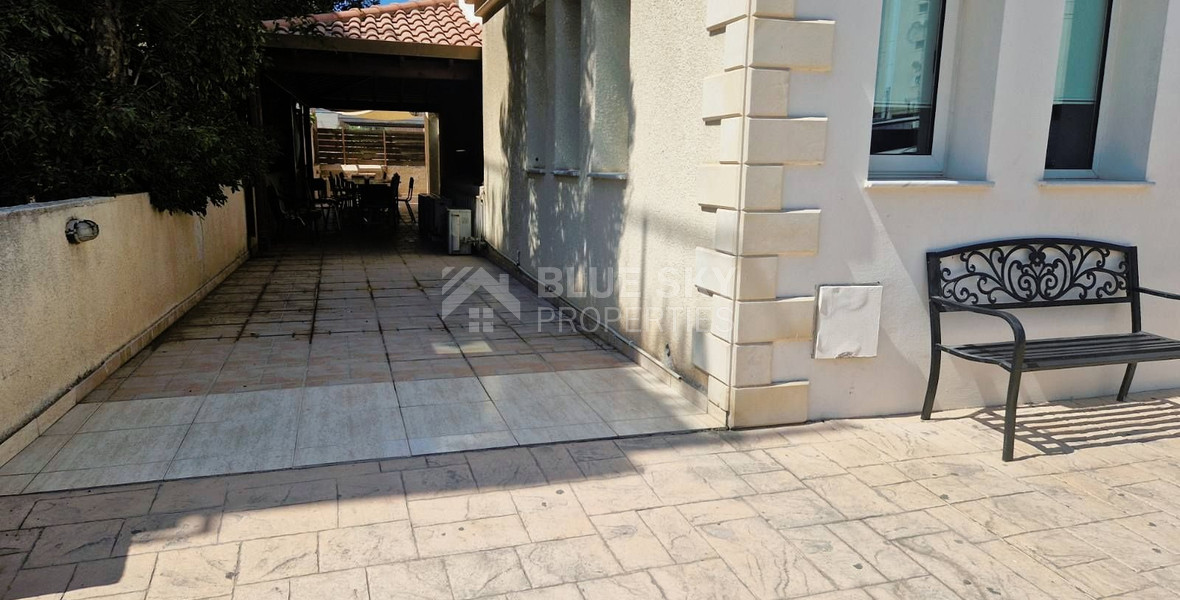 Building for rent in Omonoia area