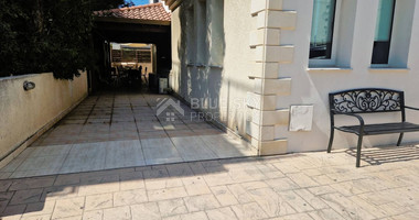 Building for rent in Omonoia area