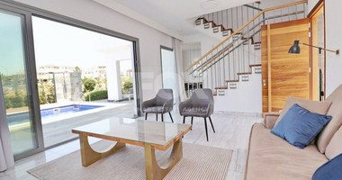 Three bedroom villa with roof terrace in Chloraka