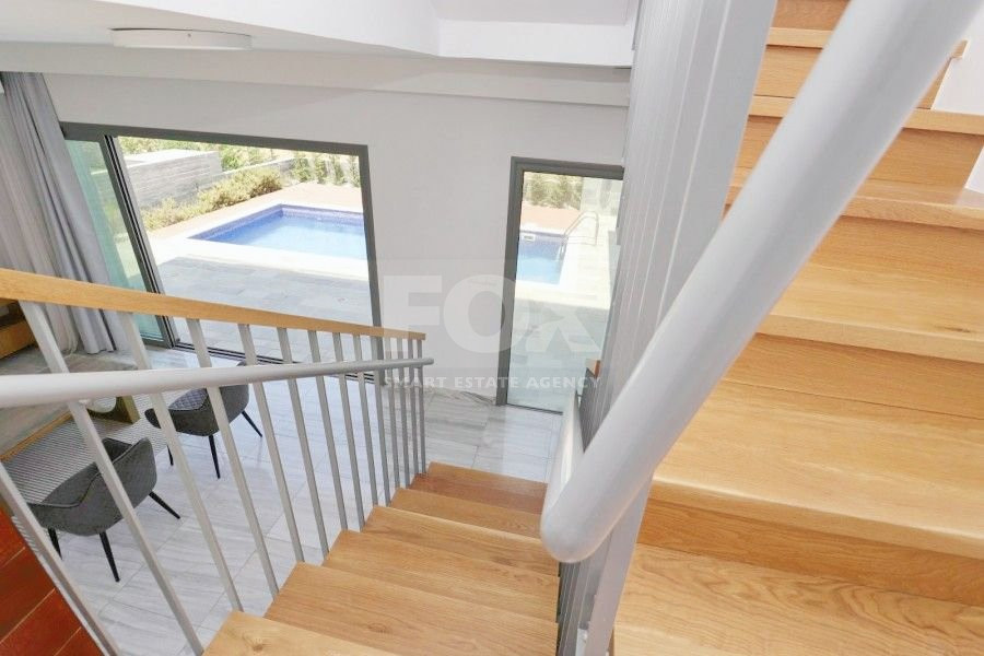 Three bedroom villa with roof terrace in Chloraka