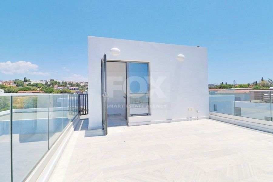 Three bedroom villa with roof terrace in Chloraka