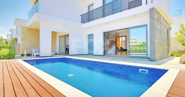 Three bedroom villa with roof terrace in Chloraka