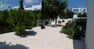 Three bedroom bungalow with roof terrace in Peyia
