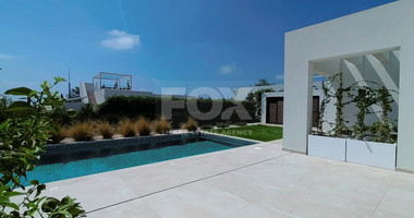 Three bedroom bungalow with roof terrace in Peyia