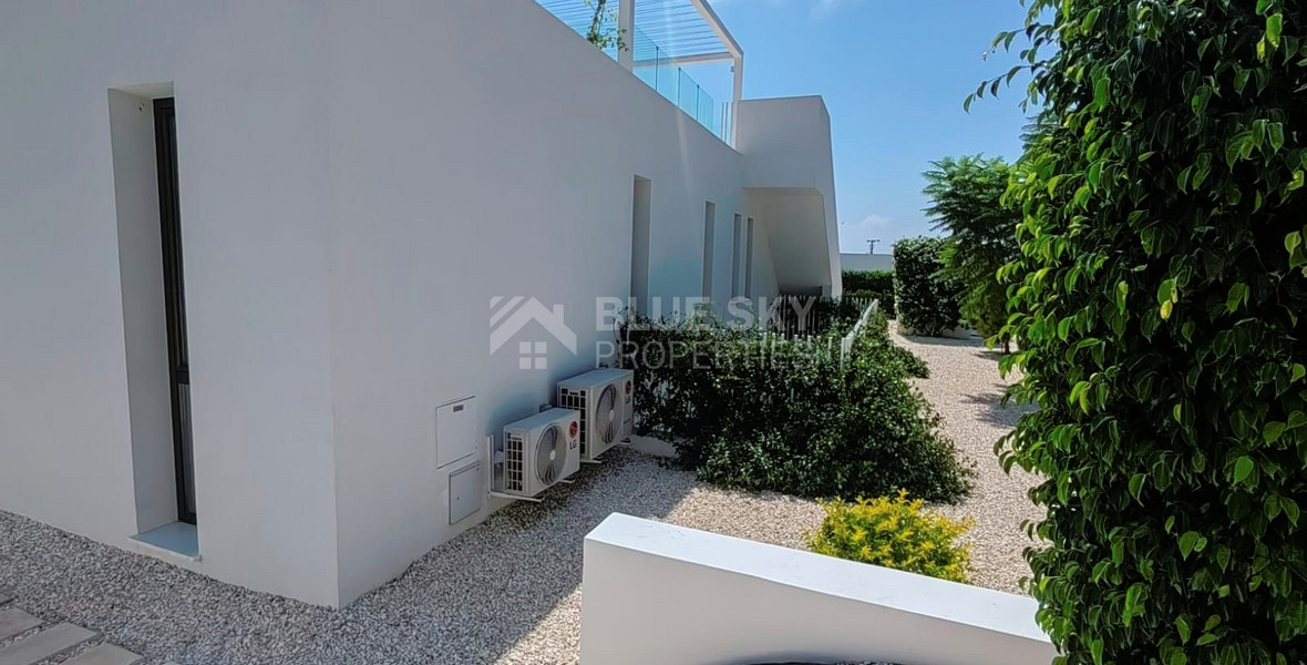 Three bedroom bungalow with roof terrace in Peyia