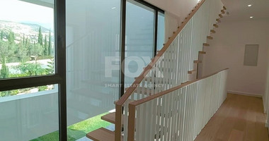 Five bedroom outstanding villa in Peyia