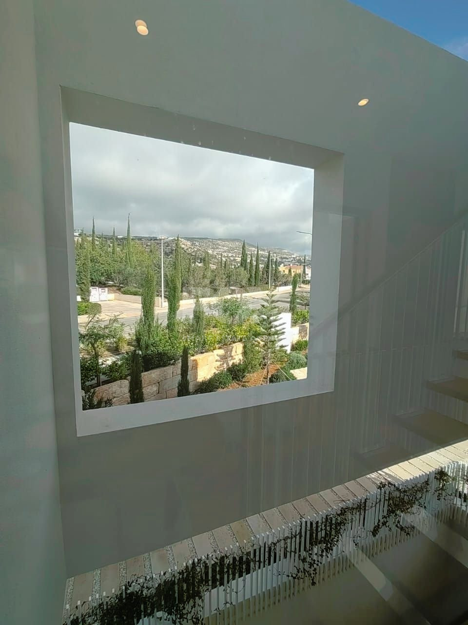 Five bedroom outstanding villa in Peyia