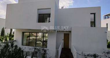 Five bedroom outstanding villa in Peyia