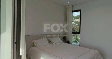 Five bedroom outstanding villa in Peyia