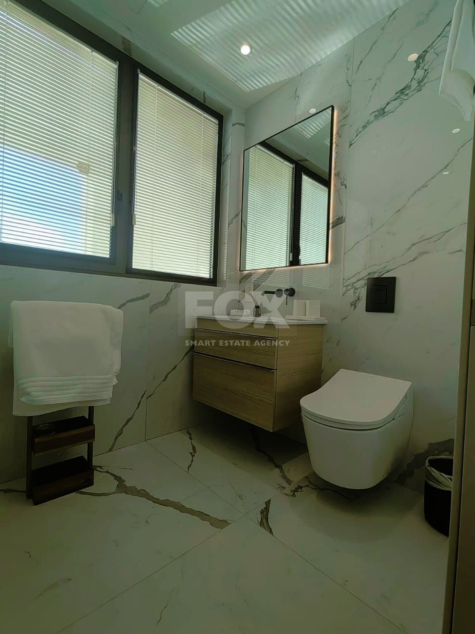 Five bedroom outstanding villa in Peyia