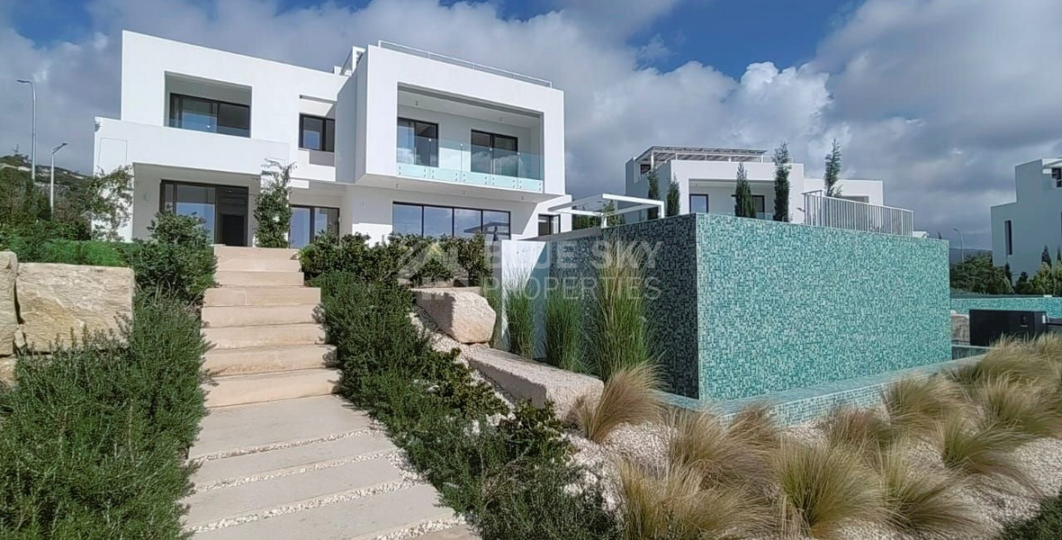 Five bedroom outstanding villa in Peyia