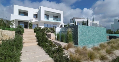 Five bedroom outstanding villa in Peyia