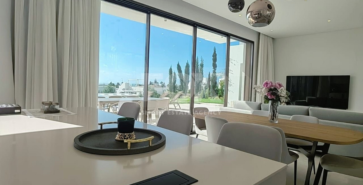 Five bedroom outstanding villa in Peyia