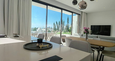 Five bedroom outstanding villa in Peyia