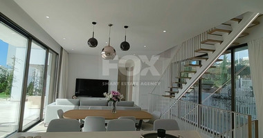 Five bedroom outstanding villa in Peyia