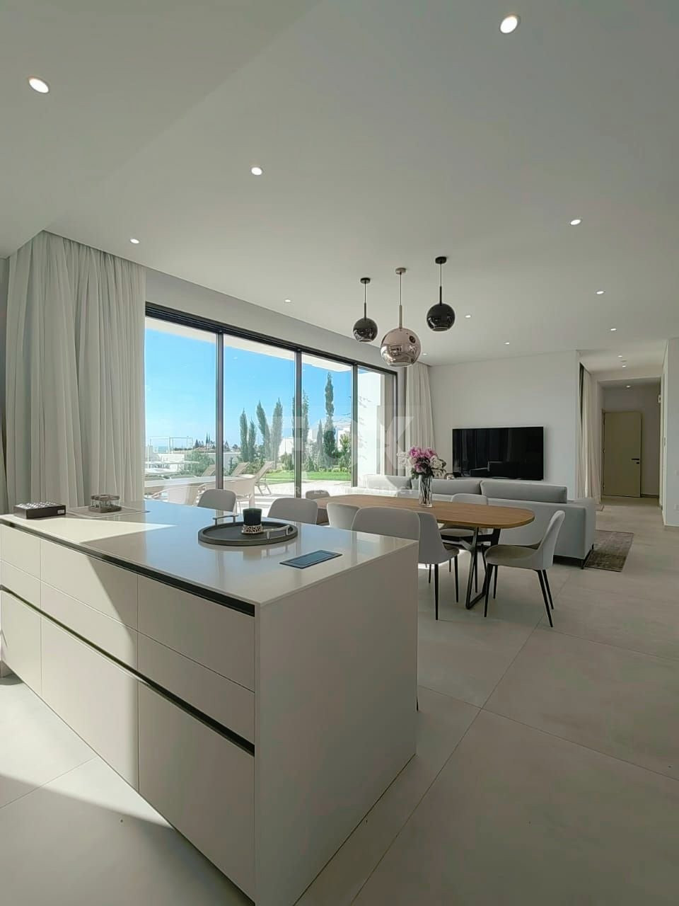 Five bedroom outstanding villa in Peyia