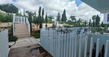 Five bedroom outstanding villa in Peyia