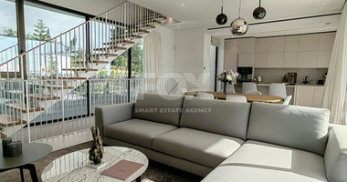 Five bedroom outstanding villa in Peyia