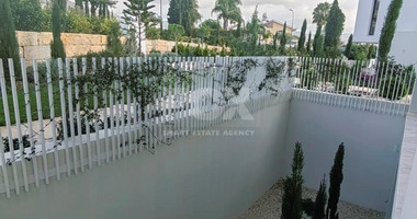 Five bedroom outstanding villa in Peyia