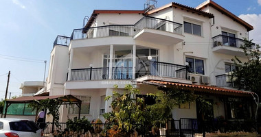 Three-Bedroom Two-Level Apartment for rent in Agios Nicolaos