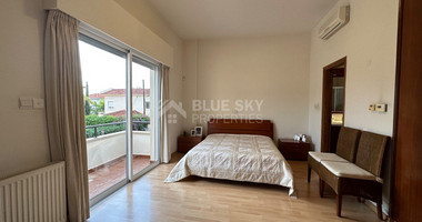 A BEAUTIFUL DETACHED 4 BEDROOM HOUSE IN EXCELLENT CONDITION AND CUL DE SAC.