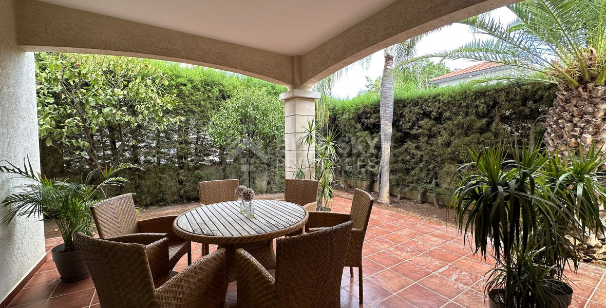 A BEAUTIFUL DETACHED 4 BEDROOM HOUSE IN EXCELLENT CONDITION AND CUL DE SAC.