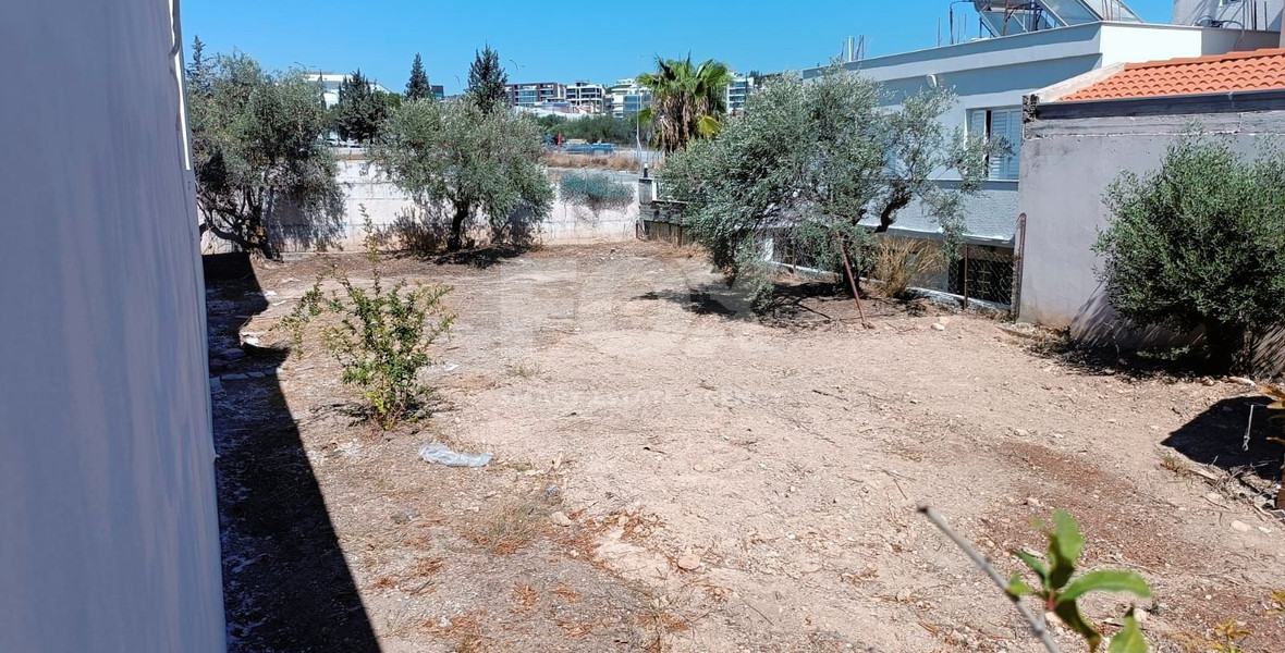 Large Residential Building Plot with House for Sale in Mesa Geitonia