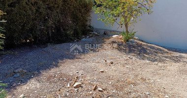 Large Residential Building Plot with House for Sale in Mesa Geitonia