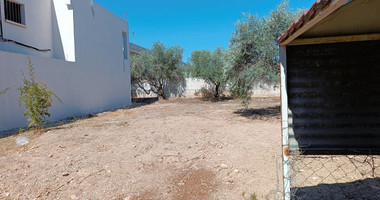 Large Residential Building Plot with House for Sale in Mesa Geitonia