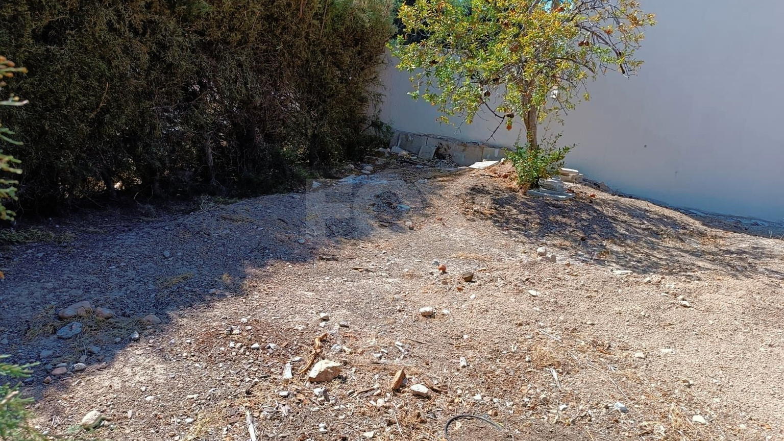 Large Residential Building Plot with House for Sale in Mesa Geitonia