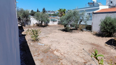 Large Residential Building Plot with House for Sale in Mesa Geitonia