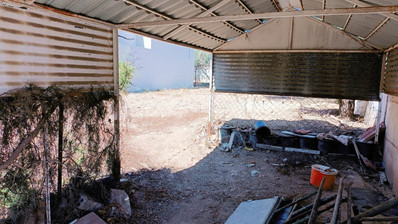 Large Residential Building Plot with House for Sale in Mesa Geitonia