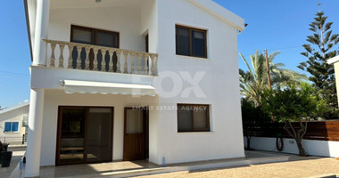 Three bedroom villa in Chloraka , Paphos