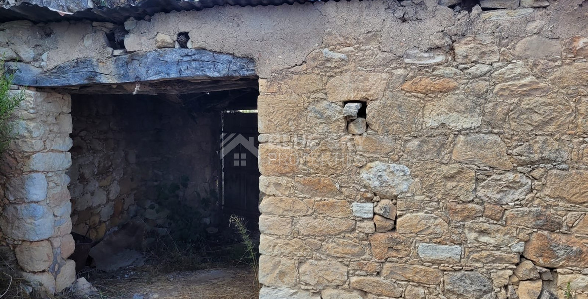 Special Land with Old Stone House in Koili , Paphos