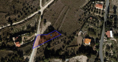 Oικιστικό χωράφι στη Αγία Μαρίνα Κελοκεδάρων, επαρχίας Πάφου