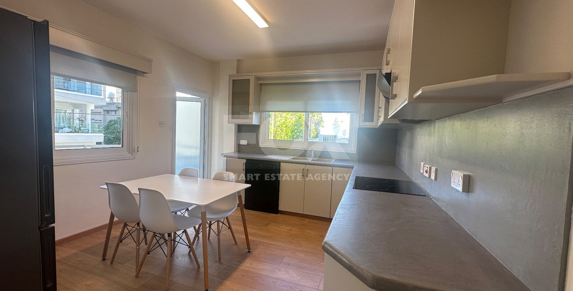 Furnished 3 bedroom in Neapoli walking distance to all anenities