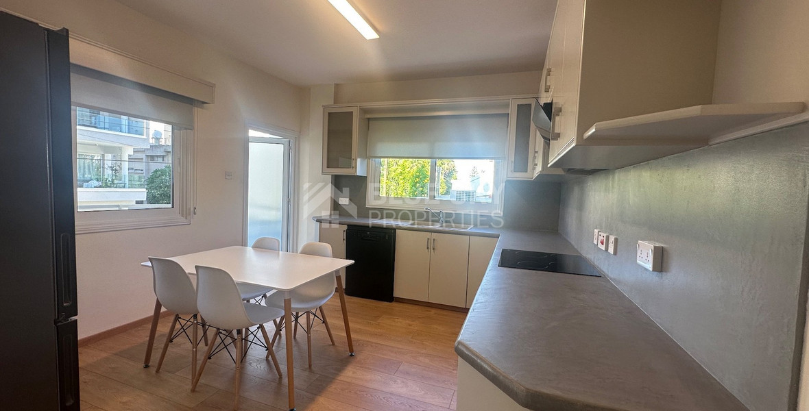 Furnished 3 bedroom in Neapoli walking distance to all anenities