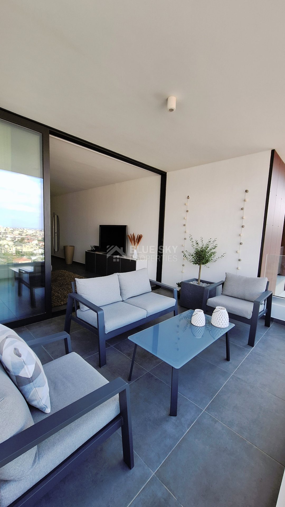 LUXURY PANORAMIC SEA VIEW 2 BEDROOM AND 2 BATHROOM APARTMENT WITH COMMUNAL OVERFLOW SWIMMING POOL.