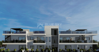 Modern Design-Luxury, Ground Floor One Bedroom Apartment With Private Yard And Garden