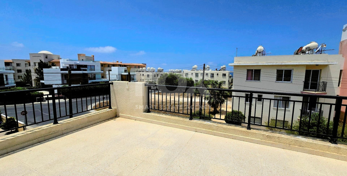 Stunning 2-Bedroom Top-Floor Apartment Close to the Beach in Kato Pafos