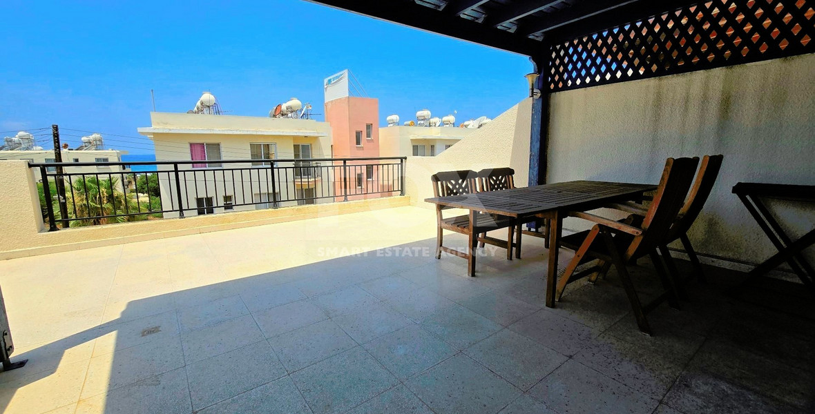 Stunning 2-Bedroom Top-Floor Apartment Close to the Beach in Kato Pafos