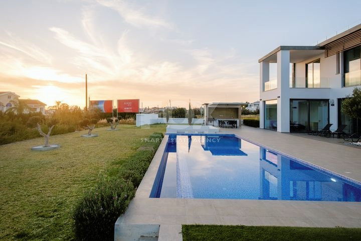 Stunning Modern Design Villa in Peyia Paphos.